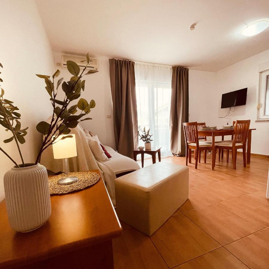 Apartments Stina เซเกต วรันยีชา ภายนอก รูปภาพ