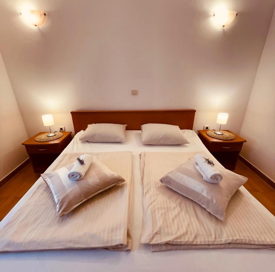 Apartments Stina เซเกต วรันยีชา ภายนอก รูปภาพ
