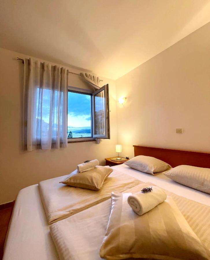 Apartments Stina เซเกต วรันยีชา ภายนอก รูปภาพ