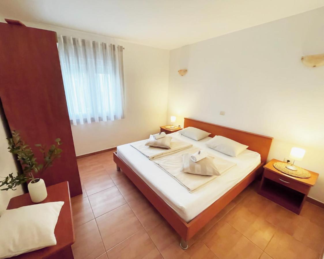 Apartments Stina เซเกต วรันยีชา ภายนอก รูปภาพ