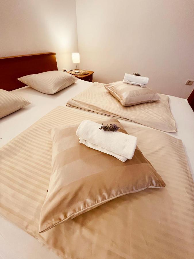 Apartments Stina เซเกต วรันยีชา ภายนอก รูปภาพ