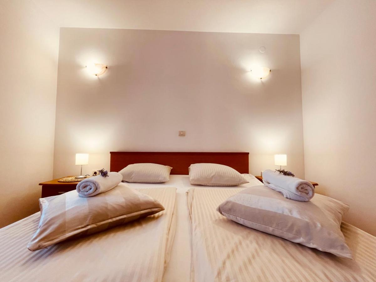 Apartments Stina เซเกต วรันยีชา ภายนอก รูปภาพ