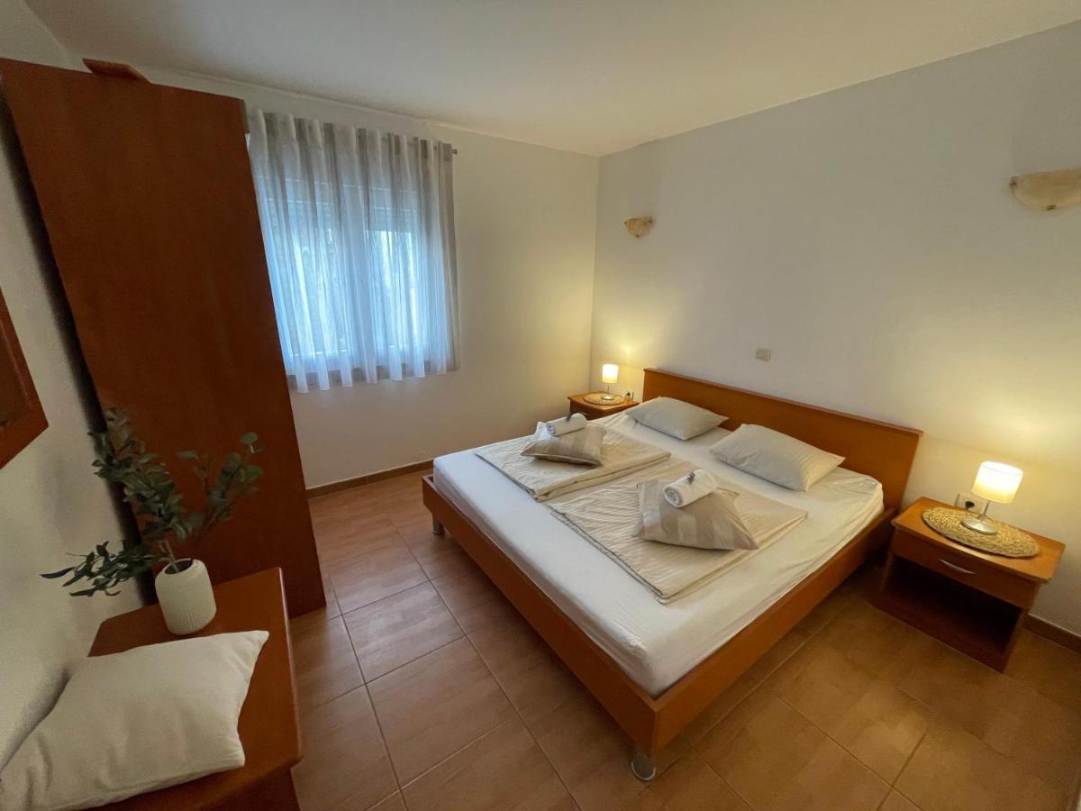 Apartments Stina เซเกต วรันยีชา ภายนอก รูปภาพ