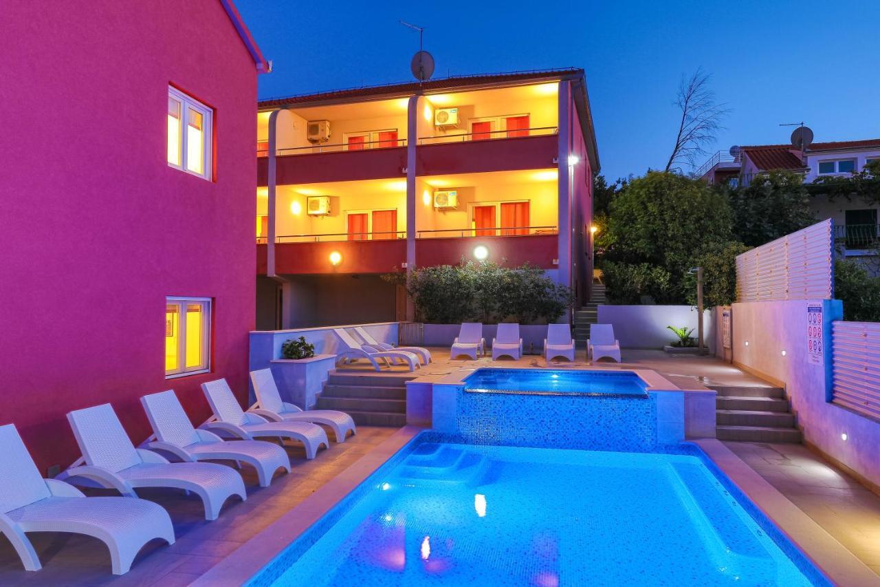 Apartments Stina เซเกต วรันยีชา ภายนอก รูปภาพ